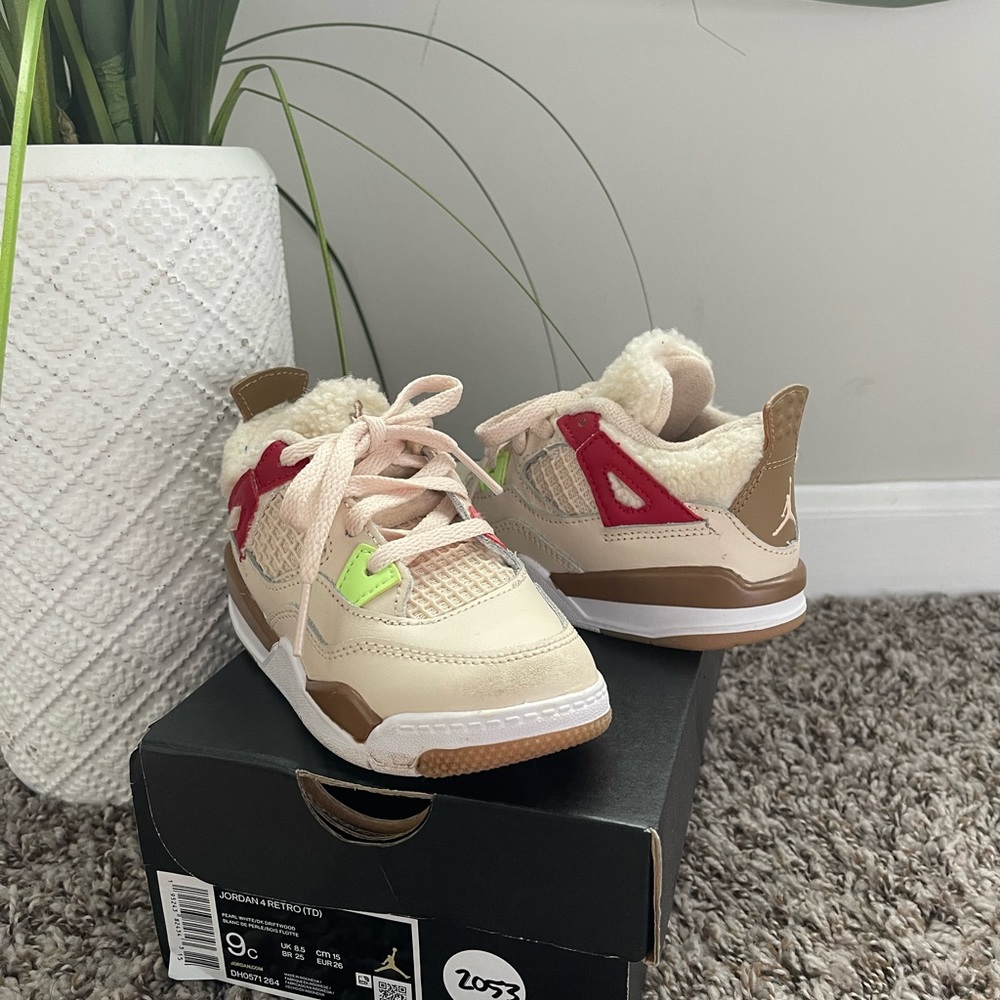 Where the wild things are Air Jordan Retro 4 (Toddler 9c)
